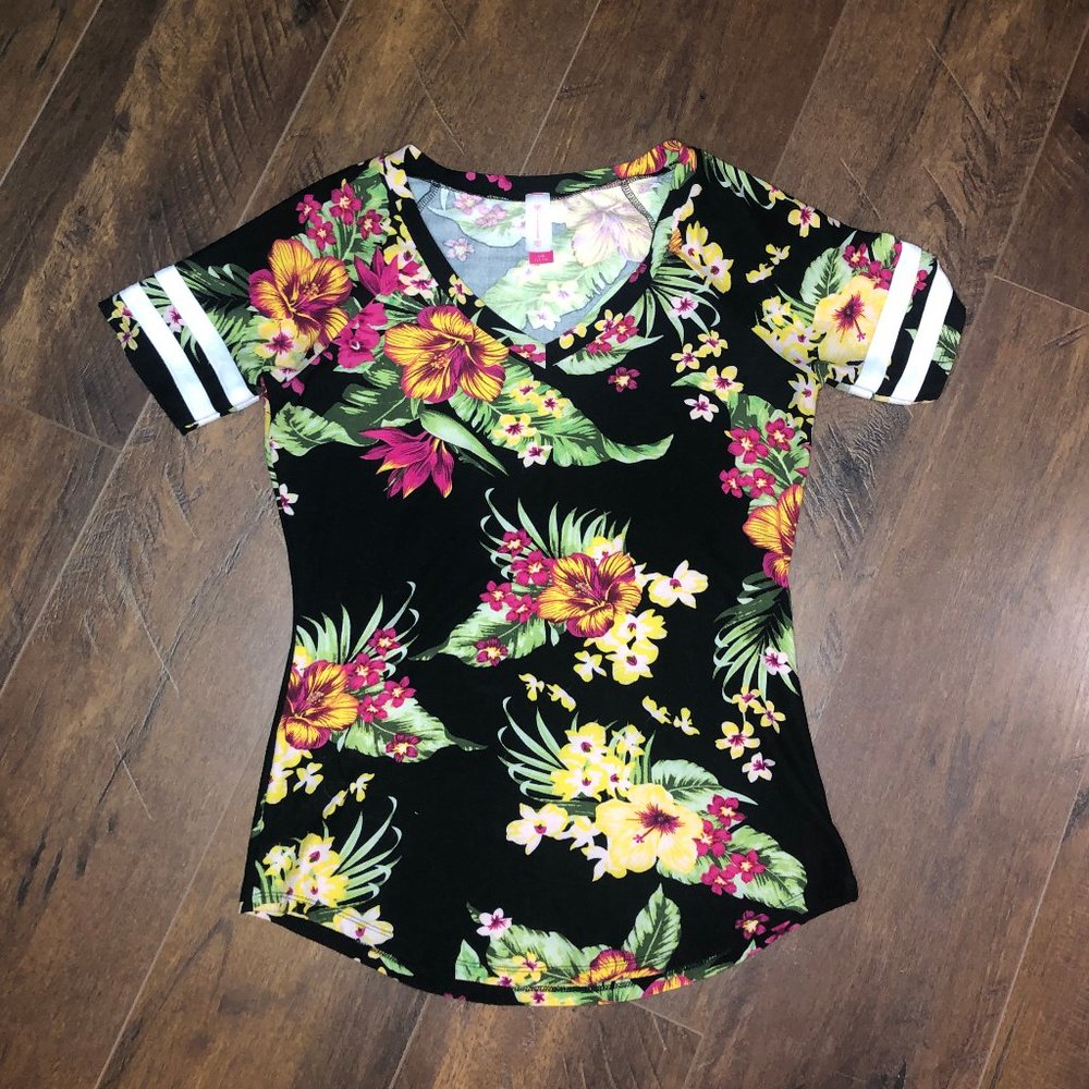No Boundaries Hawaiian Flower Short Sleeve Top